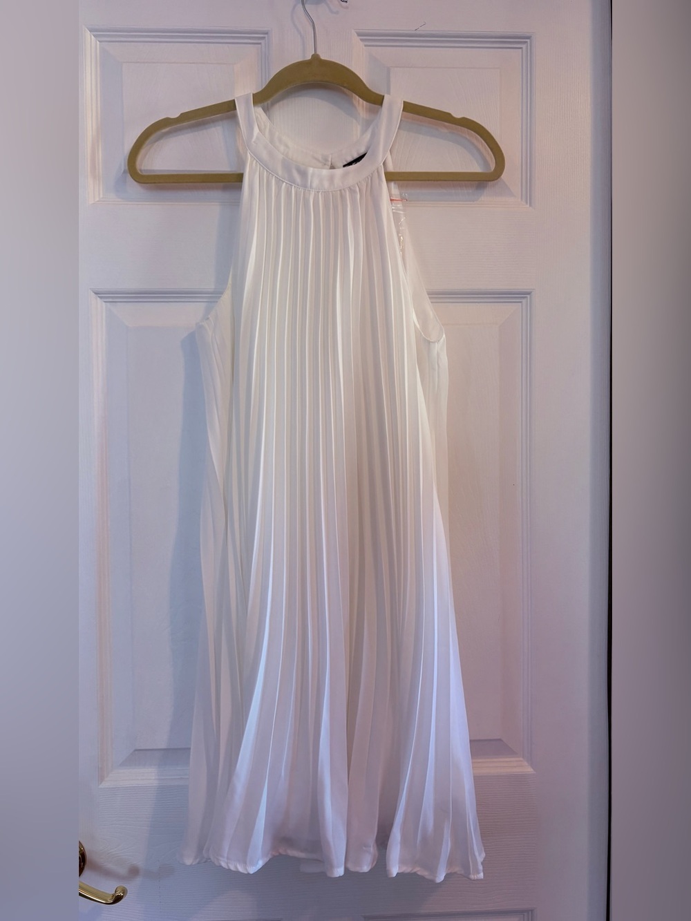 NWT FASHION WOMEN'S MEDIUM WHITE SATINY POLYESTER PLEATED HALTER DRESS 35"
